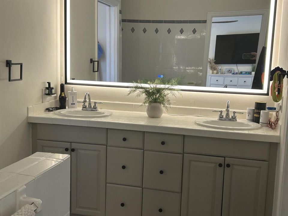 560 NEW Bath master
