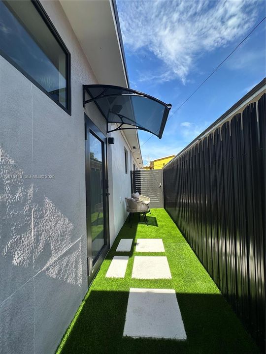 For Rent: $1,800 (1 beds, 1 baths, 1401 Square Feet)