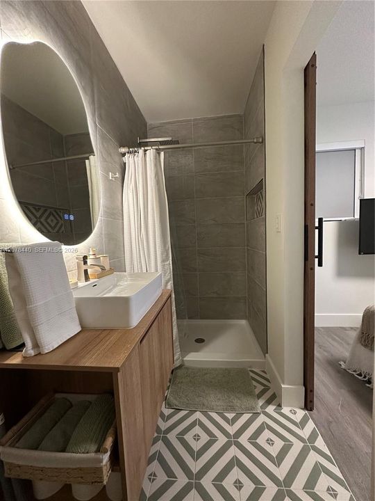 For Rent: $1,800 (1 beds, 1 baths, 1401 Square Feet)