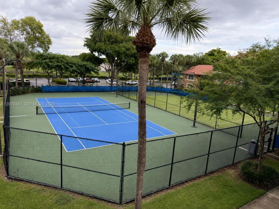 For Rent: $2,400 (2 beds, 2 baths, 984 Square Feet)