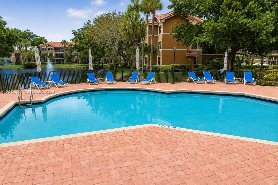 For Rent: $2,400 (2 beds, 2 baths, 984 Square Feet)