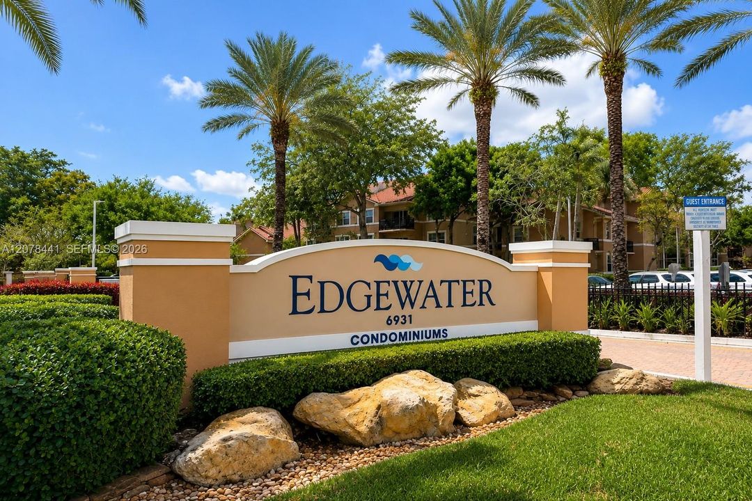 For Rent: $2,400 (2 beds, 2 baths, 984 Square Feet)
