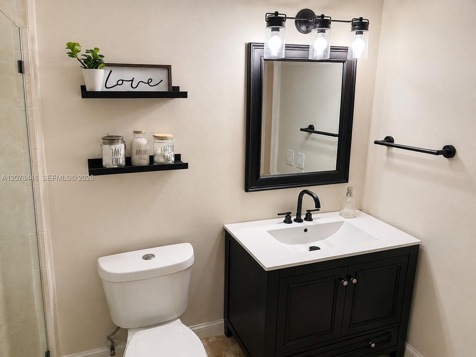 For Rent: $2,400 (2 beds, 2 baths, 984 Square Feet)