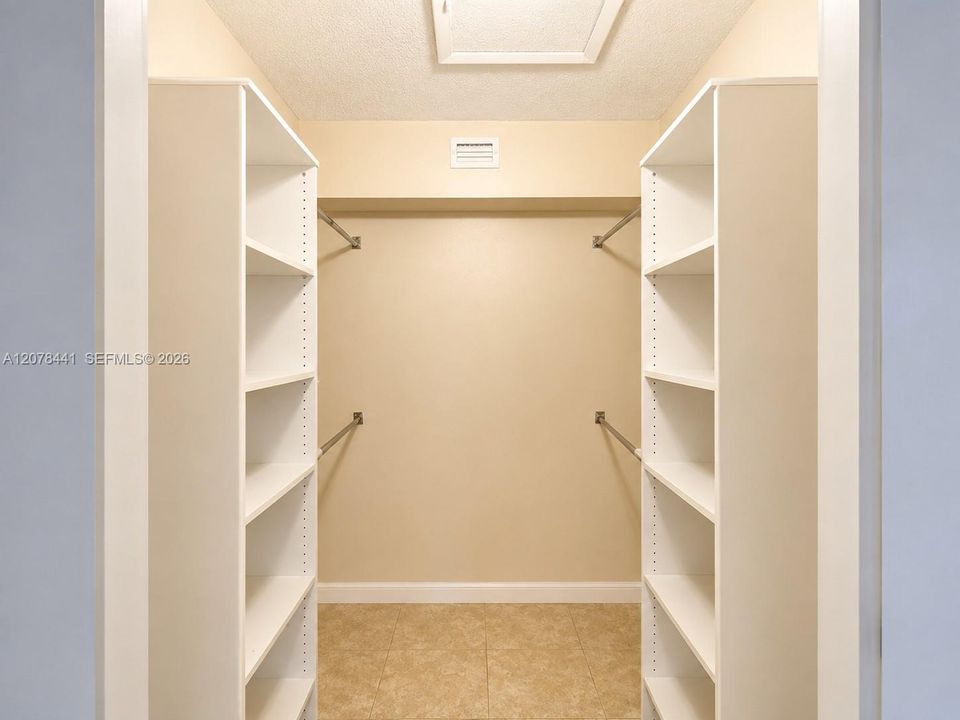 For Rent: $2,400 (2 beds, 2 baths, 984 Square Feet)