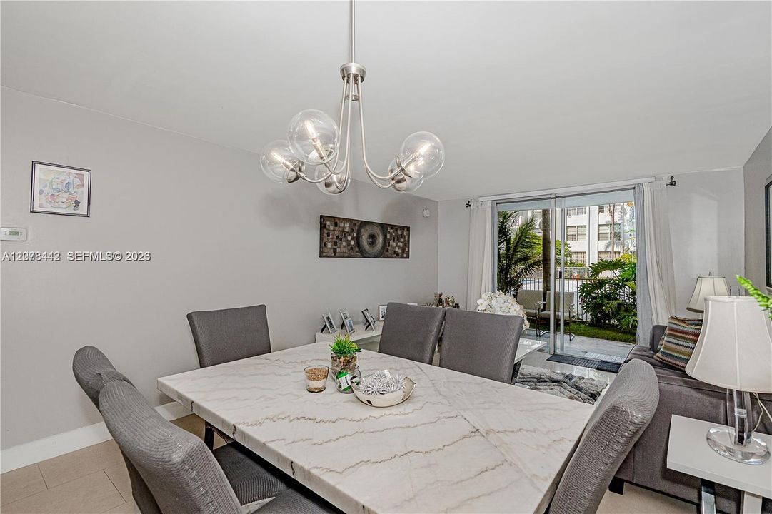 En Venta: $230,000 (2 camas, 2 baños, 1175 Pies cuadrados)