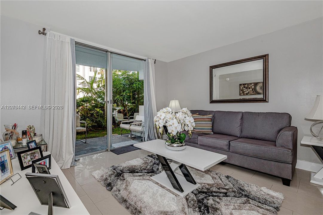 En Venta: $230,000 (2 camas, 2 baños, 1175 Pies cuadrados)