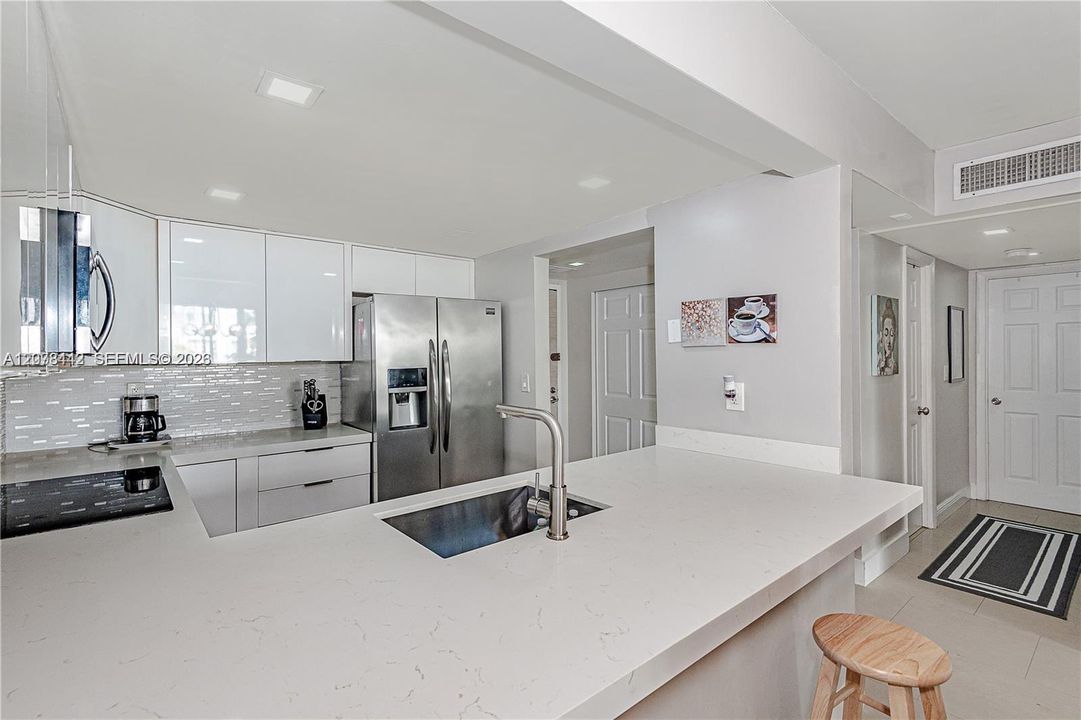 En Venta: $230,000 (2 camas, 2 baños, 1175 Pies cuadrados)