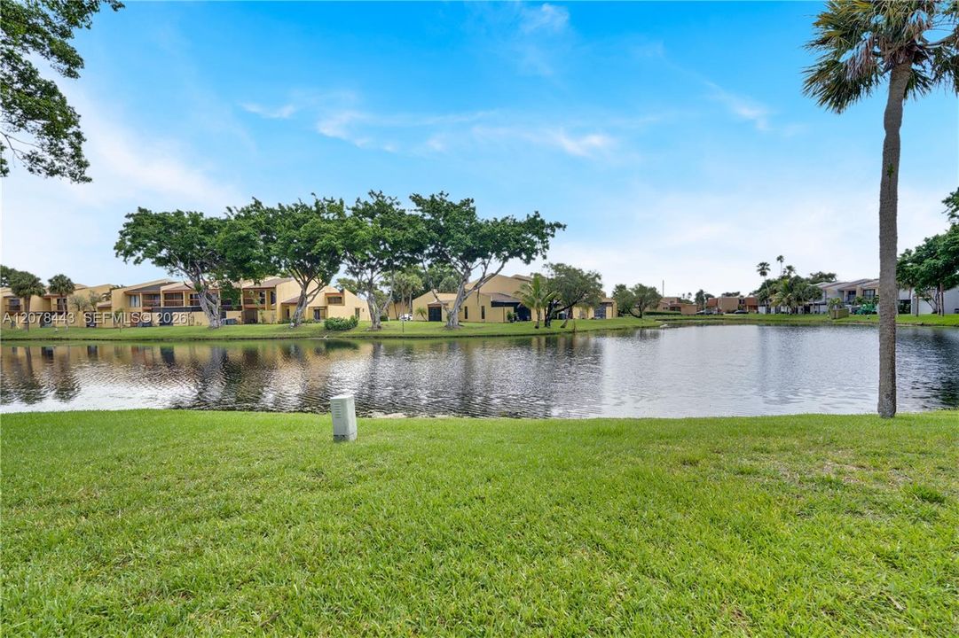 For Sale: $274,500 (2 beds, 2 baths, 1080 Square Feet)