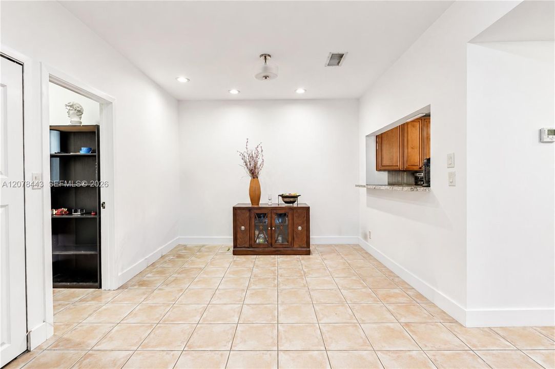 For Sale: $274,500 (2 beds, 2 baths, 1080 Square Feet)