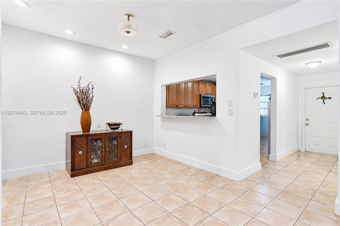 For Sale: $274,500 (2 beds, 2 baths, 1080 Square Feet)