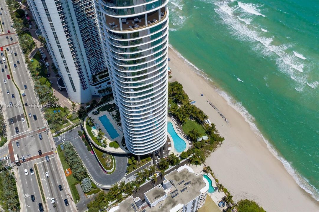 For Sale: $3,490,000 (2 beds, 2 baths, 1447 Square Feet)