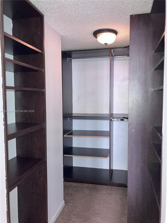 For Sale: $289,000 (2 beds, 2 baths, 988 Square Feet)