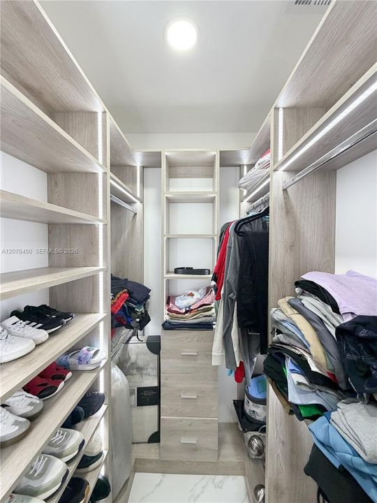 En Venta: $599,900 (4 camas, 4 baños, 0 Pies cuadrados)