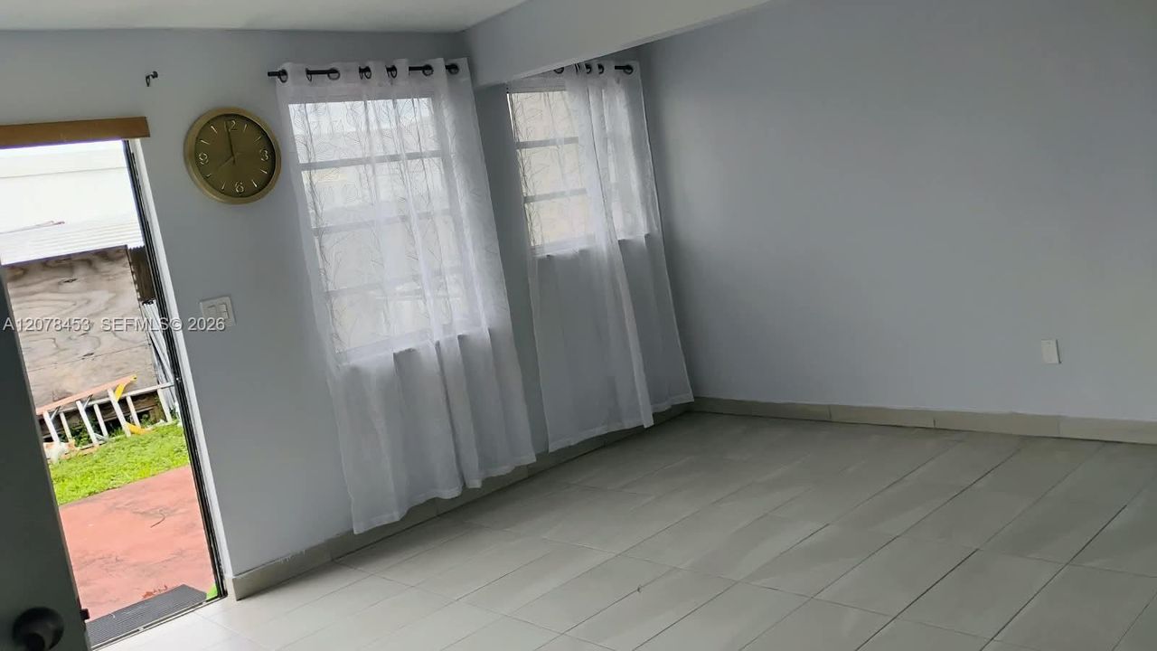 For Rent: $1,300 (0 beds, 1 baths, 2062 Square Feet)