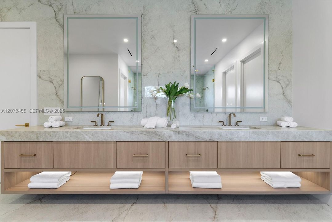 For Sale: $6,000,000 (6 beds, 5 baths, 4703 Square Feet)