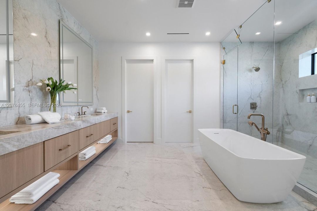For Sale: $6,000,000 (6 beds, 5 baths, 4703 Square Feet)