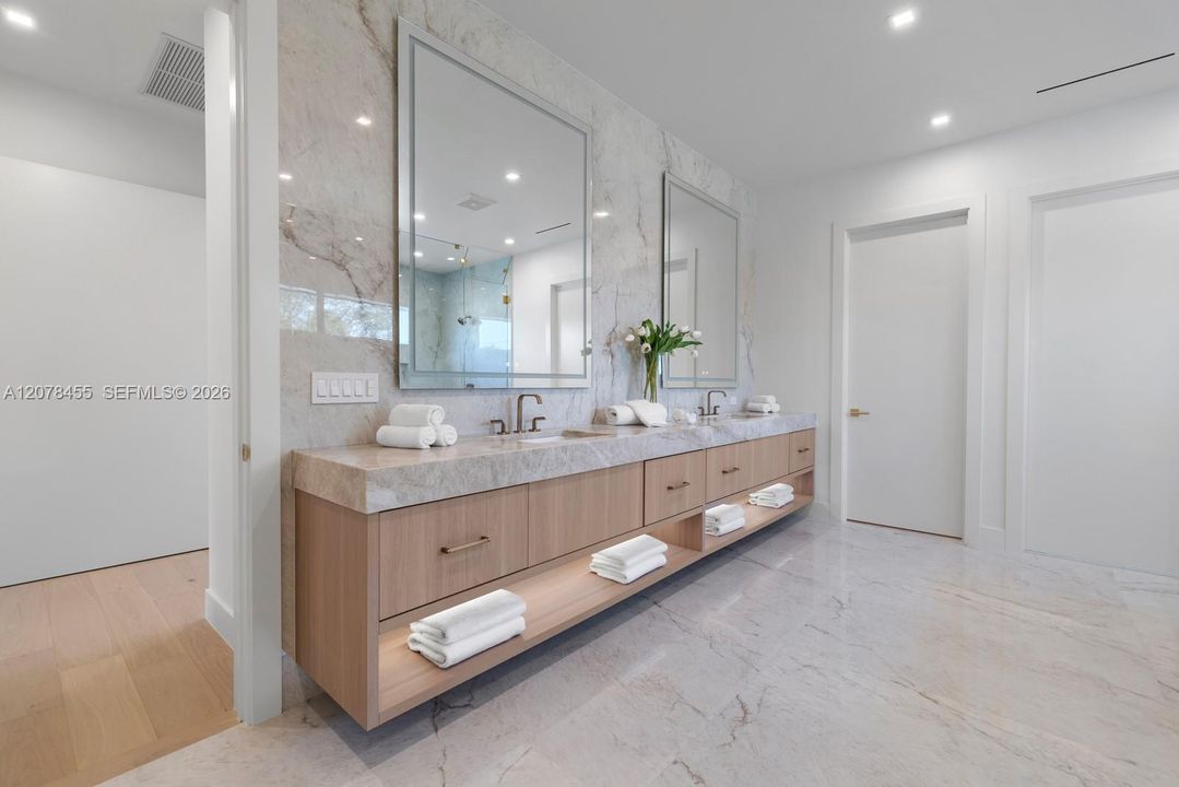For Sale: $6,000,000 (6 beds, 5 baths, 4703 Square Feet)