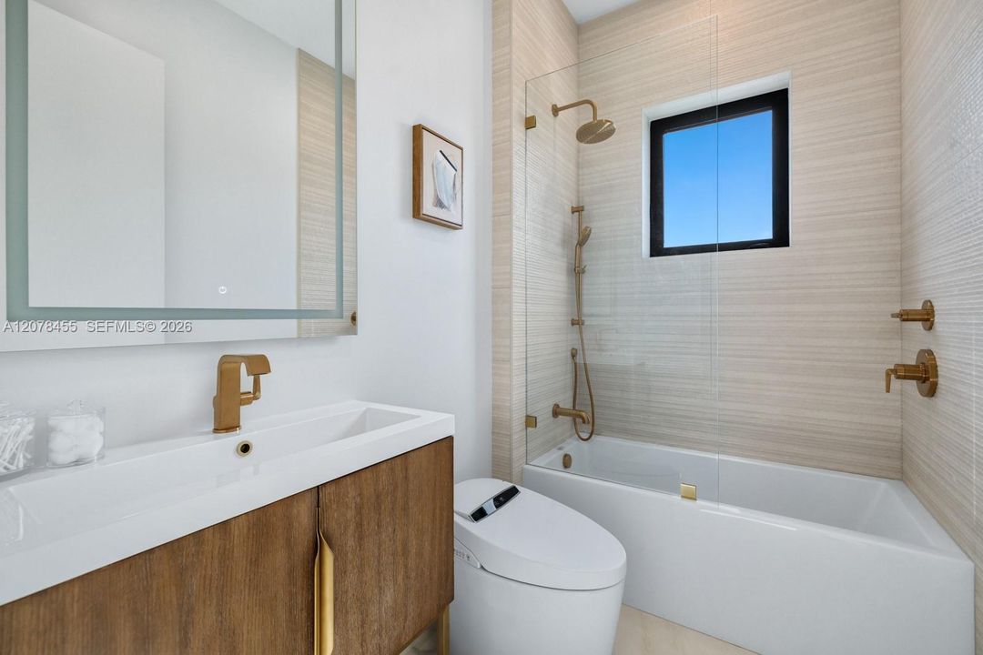 For Sale: $6,000,000 (6 beds, 5 baths, 4703 Square Feet)
