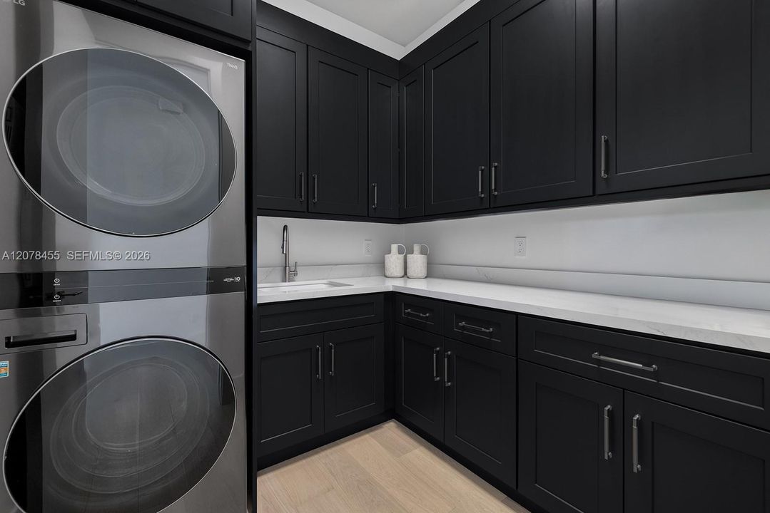 For Sale: $6,000,000 (6 beds, 5 baths, 4703 Square Feet)