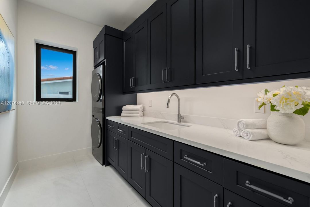 For Sale: $6,000,000 (6 beds, 5 baths, 4703 Square Feet)