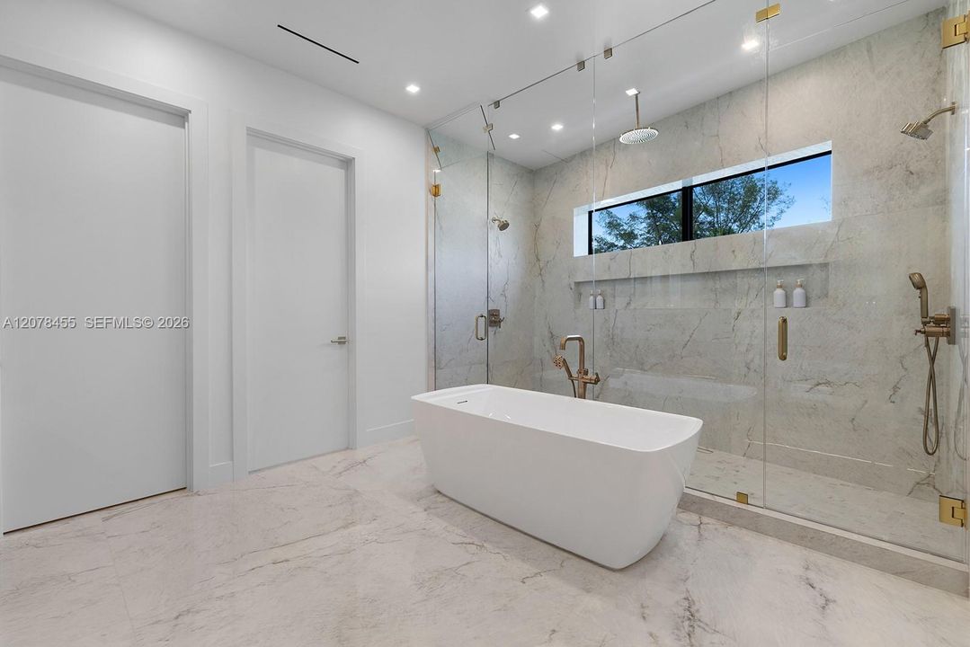 For Sale: $6,000,000 (6 beds, 5 baths, 4703 Square Feet)
