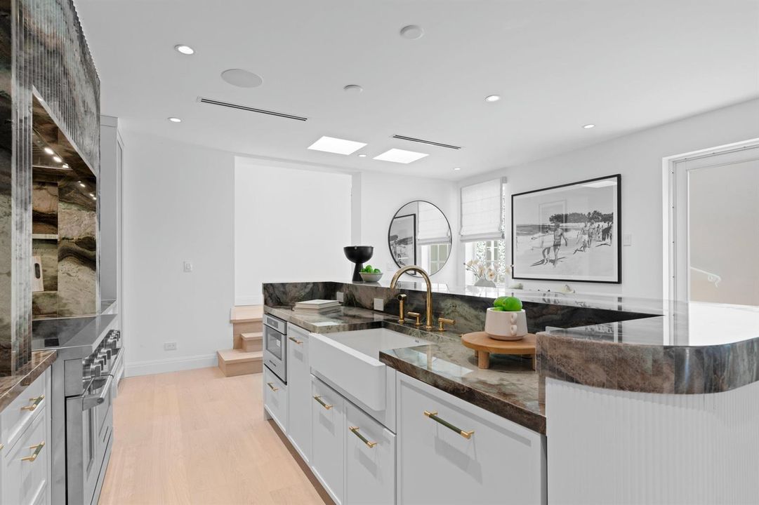 9 - Kitchen
