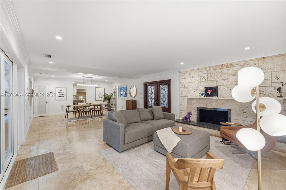 En Venta: $2,995,000 (3 camas, 3 baños, 2842 Pies cuadrados)