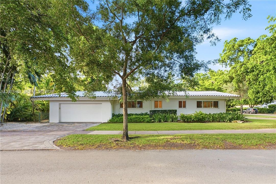 En Venta: $2,995,000 (3 camas, 3 baños, 2842 Pies cuadrados)