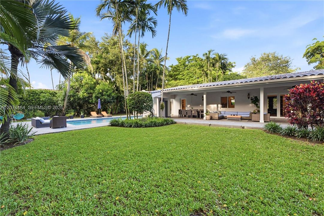 En Venta: $2,995,000 (3 camas, 3 baños, 2842 Pies cuadrados)