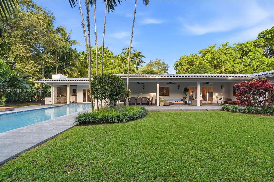 En Venta: $2,995,000 (3 camas, 3 baños, 2842 Pies cuadrados)