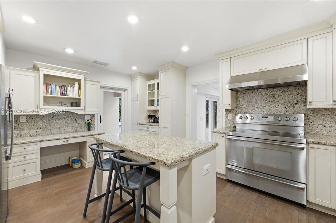 En Venta: $2,995,000 (3 camas, 3 baños, 2842 Pies cuadrados)