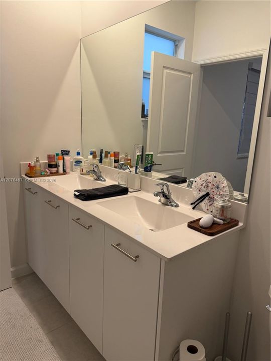 En Venta: $508,000 (3 camas, 3 baños, 1328 Pies cuadrados)