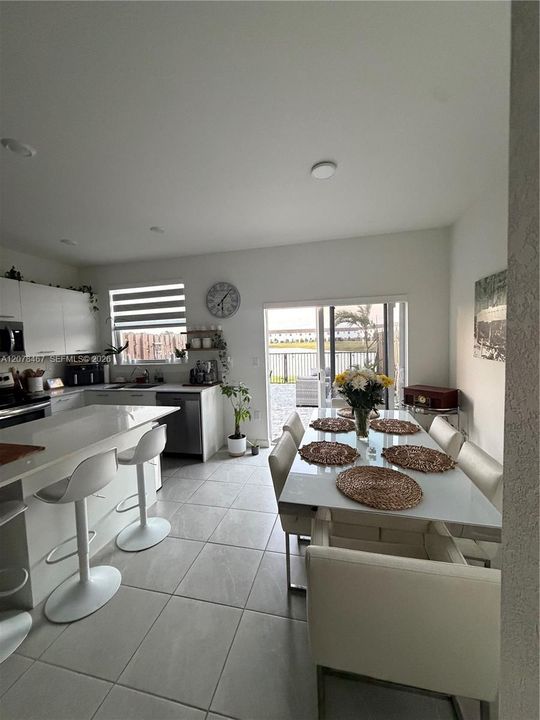 En Venta: $508,000 (3 camas, 3 baños, 1328 Pies cuadrados)