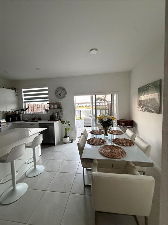 En Venta: $508,000 (3 camas, 3 baños, 1328 Pies cuadrados)