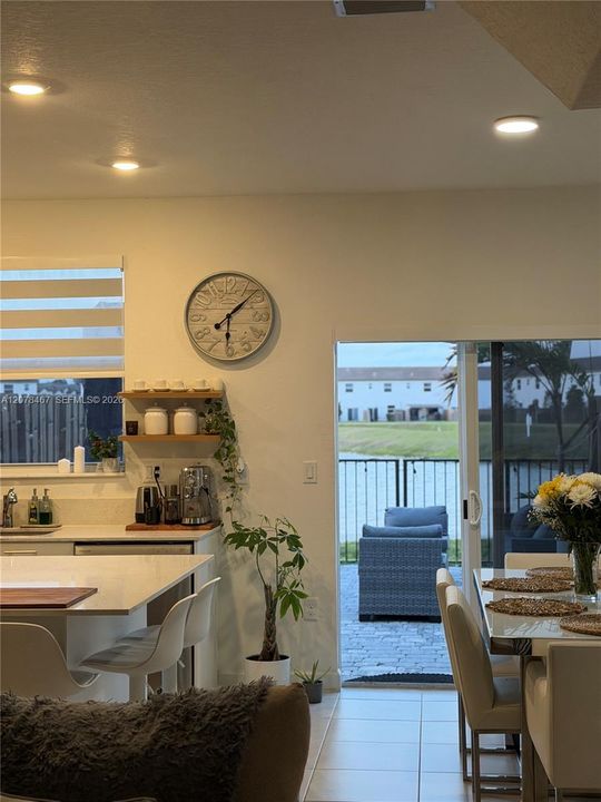 En Venta: $508,000 (3 camas, 3 baños, 1328 Pies cuadrados)