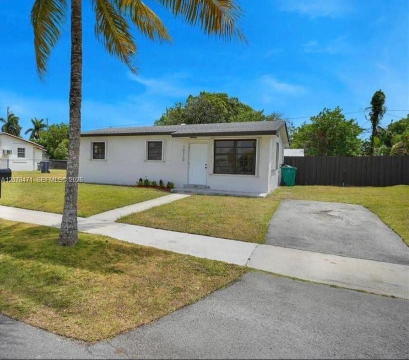 For Sale: $499,900 (3 beds, 1 baths, 801 Square Feet)