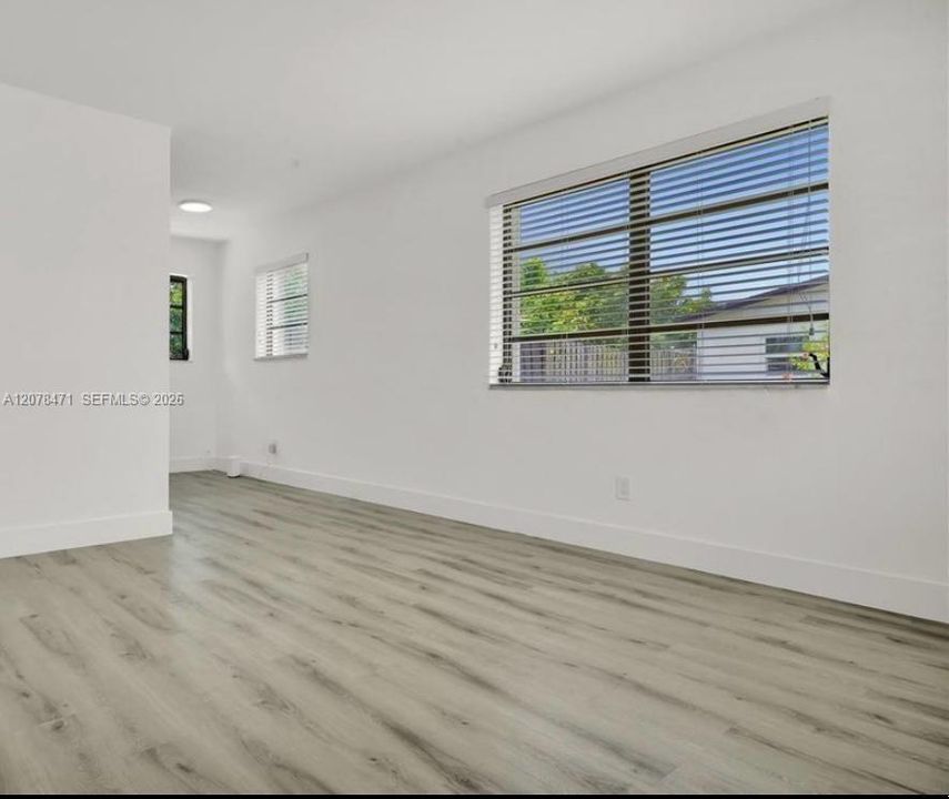 For Sale: $499,900 (3 beds, 1 baths, 801 Square Feet)