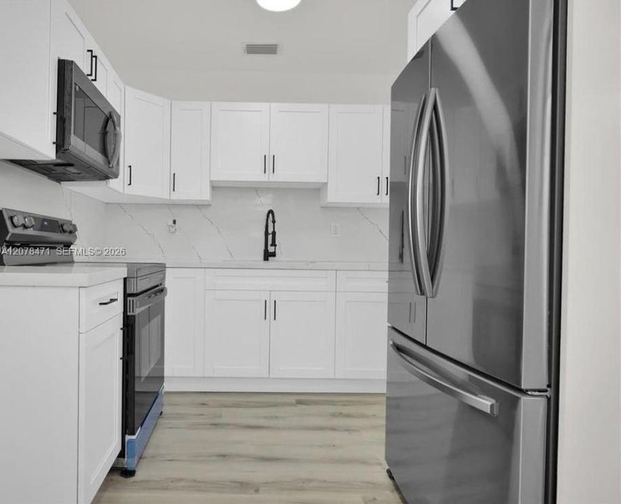 For Sale: $499,900 (3 beds, 1 baths, 801 Square Feet)