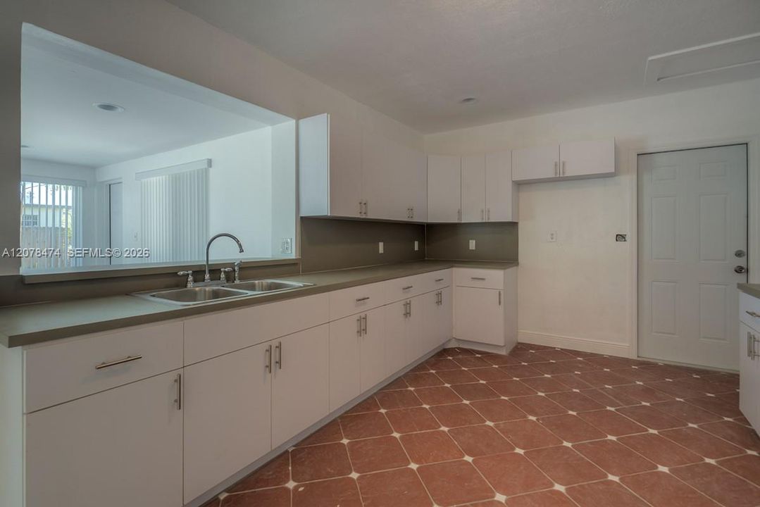 For Rent: $4,300 (5 beds, 2 baths, 1491 Square Feet)