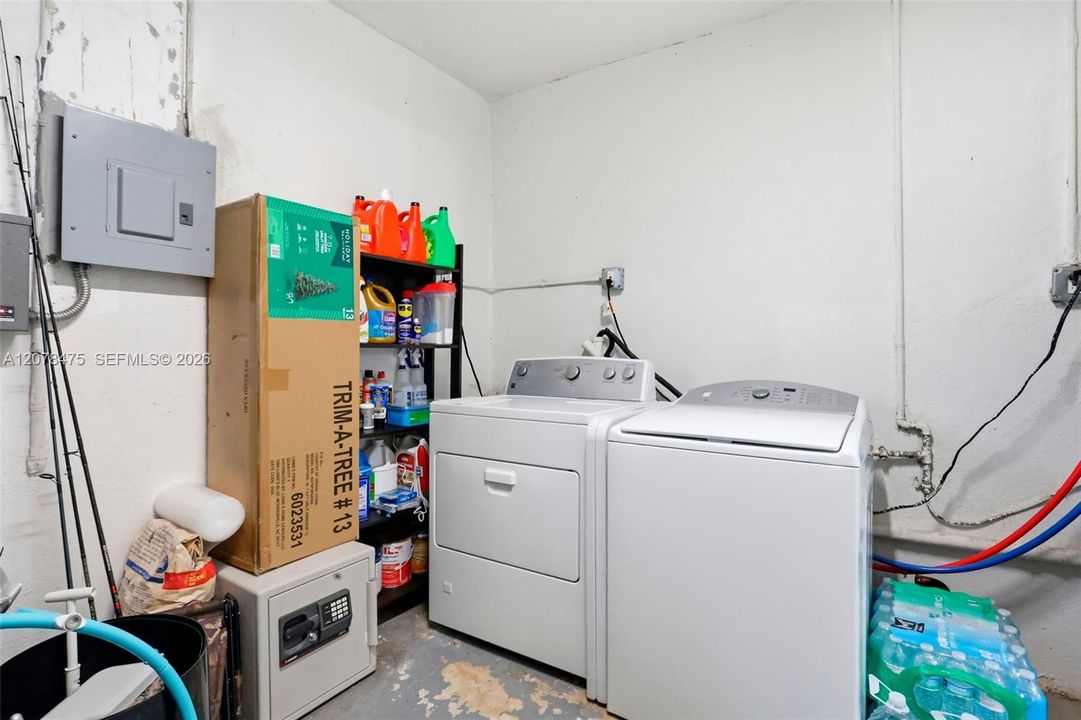 На продажу: $414,900 (2 спален, 1 ванн, 1053 Квадратных фут)