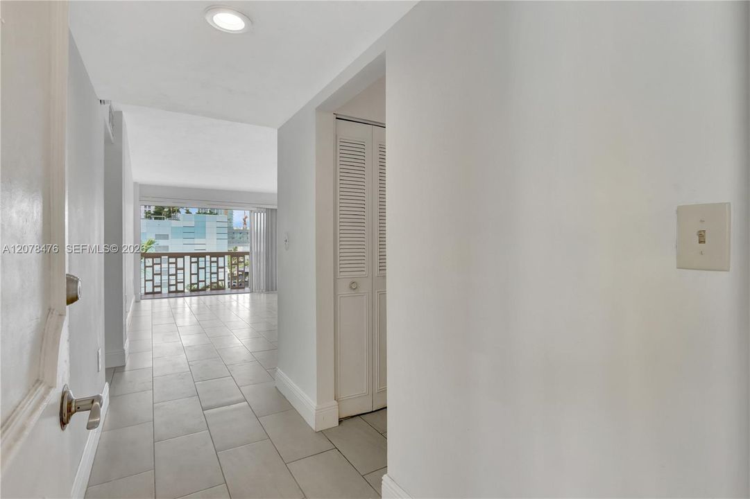 For Rent: $2,000 (1 beds, 1 baths, 728 Square Feet)