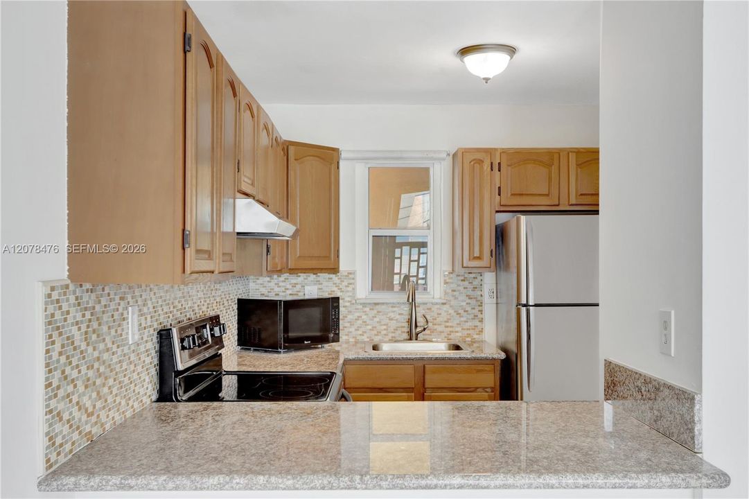 For Rent: $2,000 (1 beds, 1 baths, 728 Square Feet)
