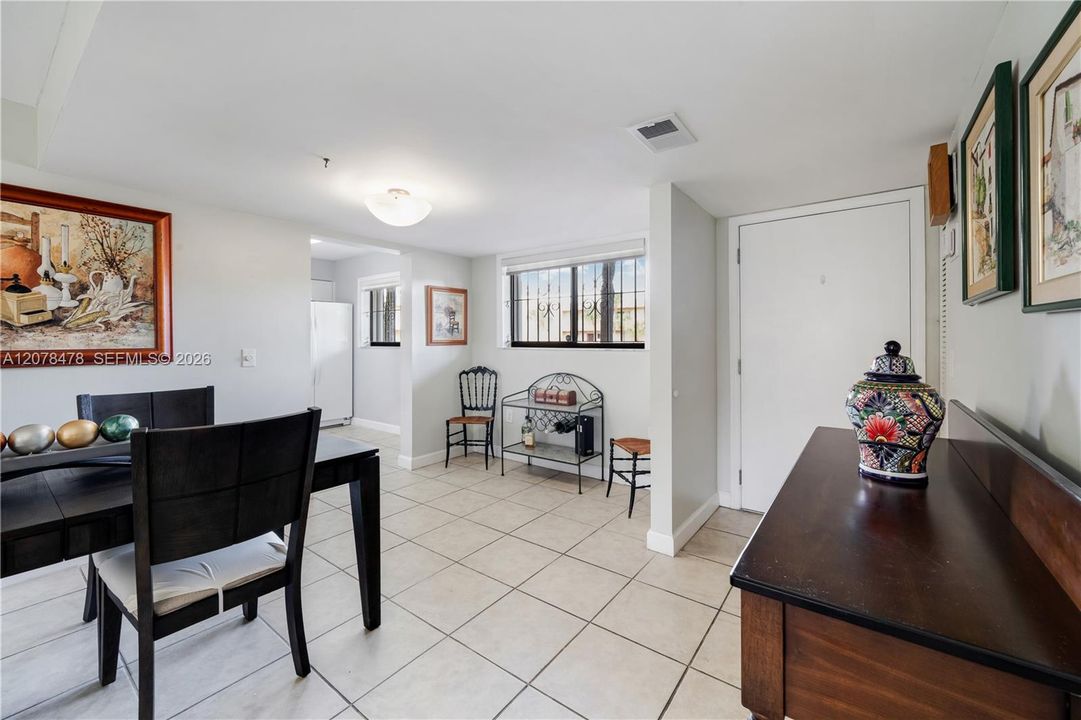 En Venta: $275,000 (2 camas, 2 baños, 985 Pies cuadrados)