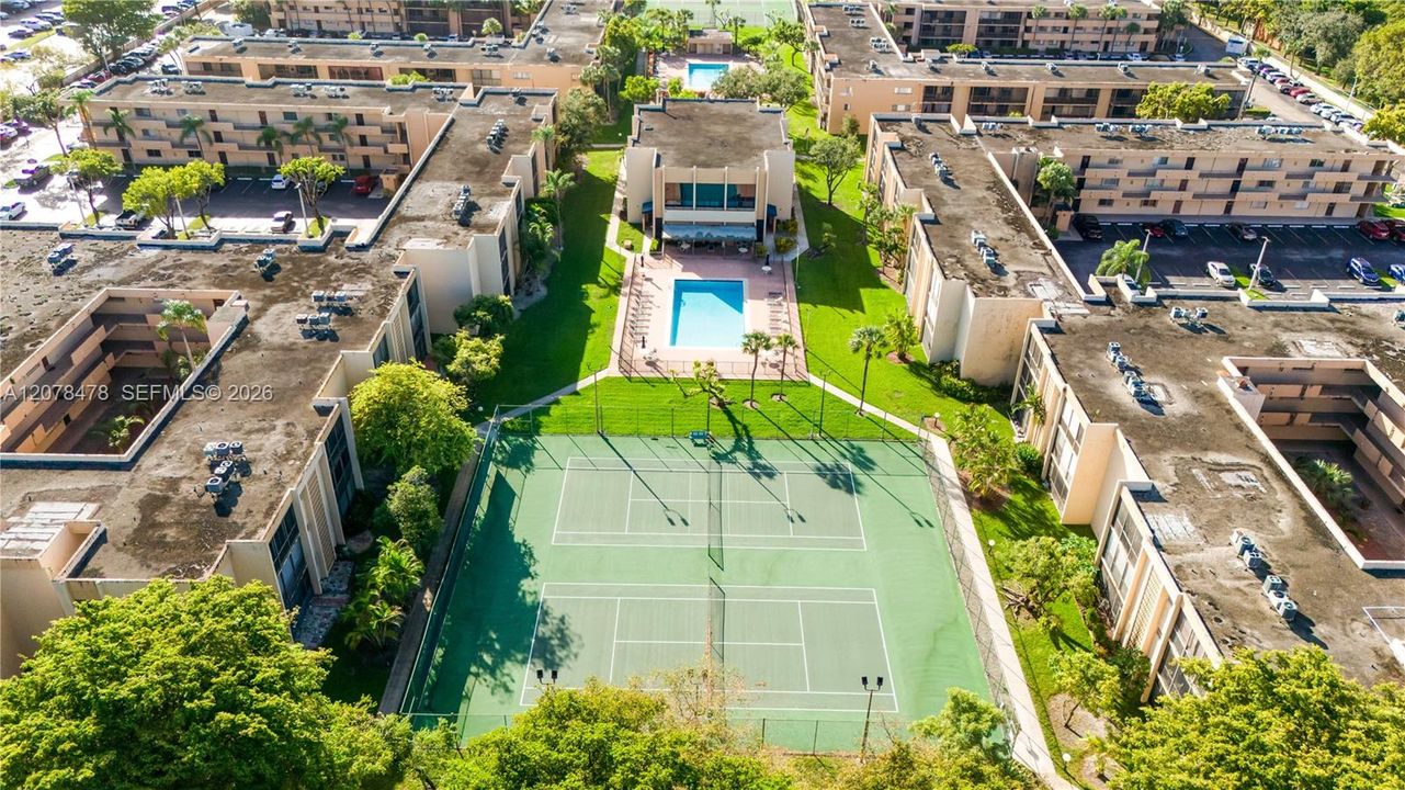 En Venta: $275,000 (2 camas, 2 baños, 985 Pies cuadrados)