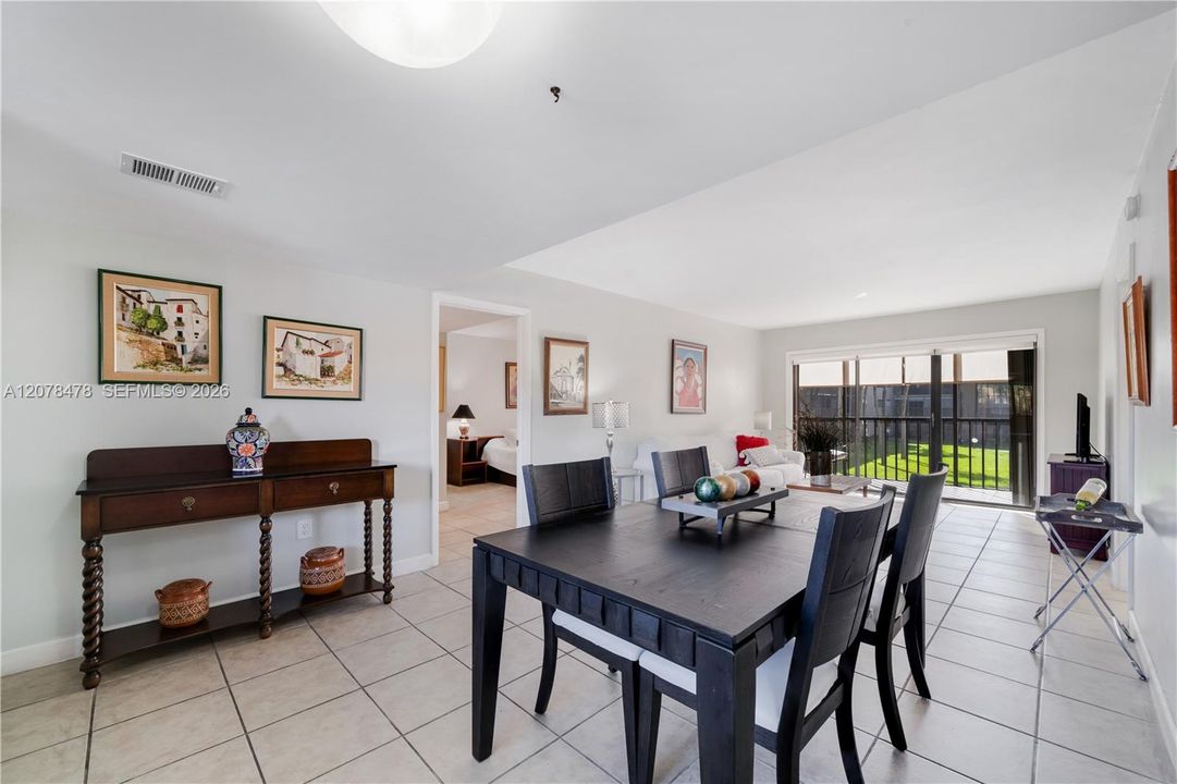 En Venta: $275,000 (2 camas, 2 baños, 985 Pies cuadrados)