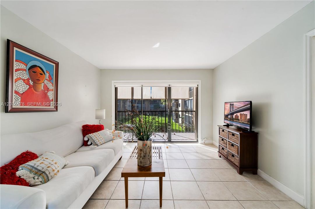 En Venta: $275,000 (2 camas, 2 baños, 985 Pies cuadrados)