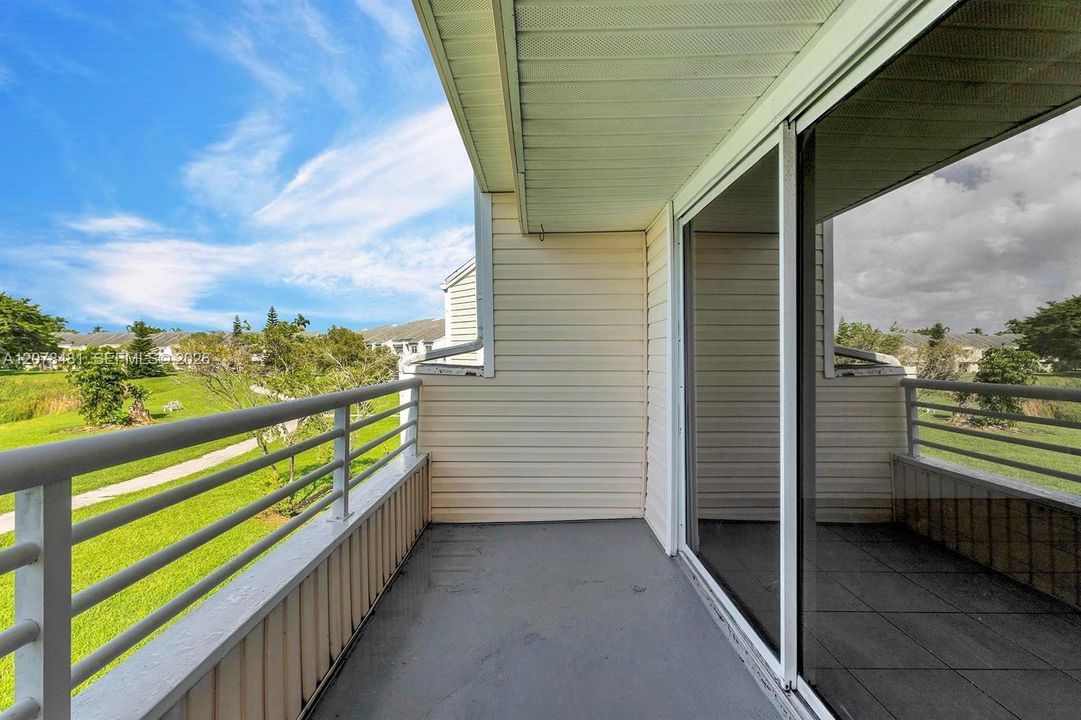 For Rent: $2,150 (2 beds, 2 baths, 1096 Square Feet)