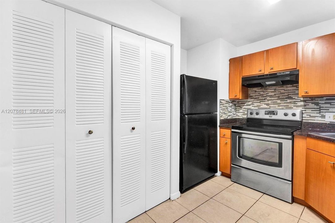 For Rent: $2,150 (2 beds, 2 baths, 1096 Square Feet)