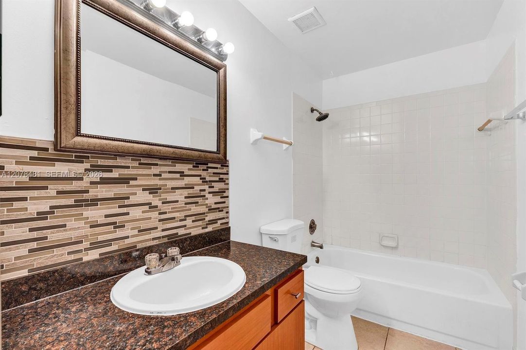 For Rent: $2,150 (2 beds, 2 baths, 1096 Square Feet)