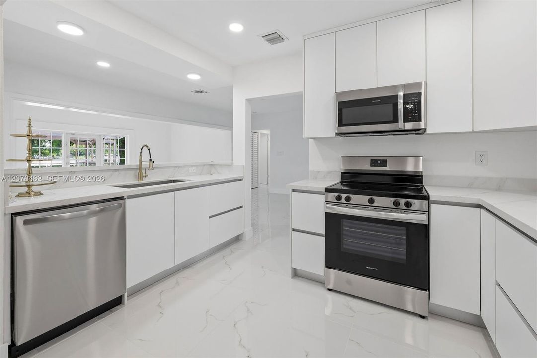 For Sale: $859,999 (3 beds, 2 baths, 1896 Square Feet)